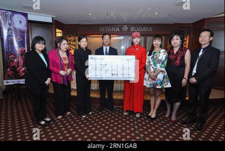 (141230) -- KUALA LUMPUR, Dec. 29, 2014 -- Chinese dancer Yang Liping (4th R) and Chinese Ambassador to Malaysia Huang Huikang (4th L) attend the donation handing-over ceremony in Kuala Lumpur, Malaysia, Dec. 29, 2014. Yang Liping, on behalf of the Dynamic Yunnan Troupe from China, donated 35 thousand ringgit (about 10 thousand U.S. dollars) to the people affected by the flood in Malaysia on Monday. ) (lyi) MALAYSIA-KUALA LUMPUR-CHINA-YANG LIPING-DONATION ChongxVoonxChung PUBLICATIONxNOTxINxCHN   Kuala Lumpur DEC 29 2014 Chinese Dancer Yang Liping 4th r and Chinese Ambassador to Malaysia Huang Stock Photo