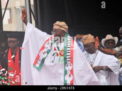 (150108) -- LAGOS, Jan. 8, 2015 -- Nigerian President Goodluck Jonathan (front) waves to supporters of ruling Peoples Democratic Party (PDP) at the Tafawa Balewa Square in Lagos, Nigeria, Jan. 8, 2015. Nigeria s ruling PDP kicked off a nationwide presidential campaign at the Tafawa Balewa Square (TBS) in Lagos, the country s economic hub on Thursday ahead of the February election. ) NIGERIA-LAGOS-PRESIDENTIAL ELECTION-CAMPAIGN-RULING PARTY JiangxXintong PUBLICATIONxNOTxINxCHN   Lagos Jan 8 2015 Nigerian President Goodluck Jonathan Front Waves to Supporters of ruling Peoples Democratic Party PD Stock Photo