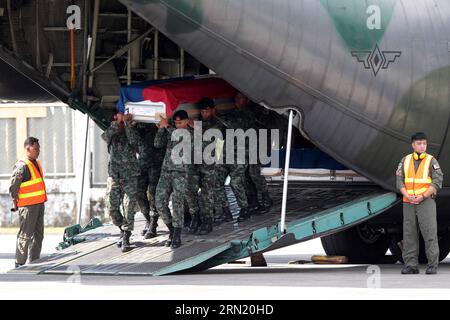 (150129) -- PASAY CITY, Jan. 29, 2015 -- Members of the Philippine National Police Special Action Force (PNP-SAF) carry the casket of their fallen comrades at the Villamor Air Base in Pasay City, the Philippines, Jan. 29, 2015. Forty-four members of the PNP-SAF were killed allegedly by Moro Islamic Liberation Front and Bangsamoro Islamic Freedom Fighters members on Jan. 25 in Mamasapano, Maguindanao. ) PHILIPPINES-PASAY CITY-POLICE RouellexUmali PUBLICATIONxNOTxINxCHN   Pasay City Jan 29 2015 Members of The Philippine National Police Special Action Force PNP SAF Carry The casket of their Fall Stock Photo