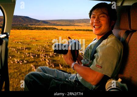 Chinese photographer and environmentalist Luo Hong takes photos of wild animals on a helicopter in Kenya, June. 8, 2006. Luo Hong has travelled to Africa for more than 15 times to record African views and African animals. A collection of his photos were exhibited at the United Nations Environment Program (UNEP) s headquarters in Nairobi in 2006 as part of World Environment Day celebrations. () KENYA-NAIROBI-AFRICAN WILDLIFE CONSERVATION-CHINA S INVOLVEMENT Xinhua PUBLICATIONxNOTxINxCHN   Chinese Photo and environmentalist Luo Hong Takes Photos of Wild Animals ON a Helicopter in Kenya June 8 20 Stock Photo
