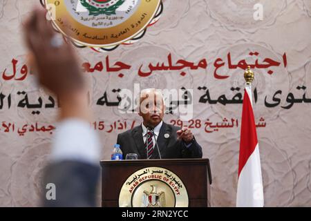 (150329) -- SHARM EL-SHEIKH, March 29, 2015 -- Yemeni Foreign Minister Riyad Yassin speaks during a press conference after the closing session of the Arab League Summit in Sharm el-Sheikh, Egypt, on March 29, 2015. Arab League (AL) member states called Sunday for immediate withdrawal of Houthi rebels from the Yemeni capital Sanaa.) (zhf) EGYPT-SHARM EL-SHEIKH-ARAB LEAGUE SUMMIT-YEMEN CuixXinyu PUBLICATIONxNOTxINxCHN   Sharm El Sheikh March 29 2015 Yemeni Foreign Ministers Riyad Yassin Speaks during a Press Conference After The CLOSING Session of The Arab League Summit in Sharm El Sheikh Egypt Stock Photo