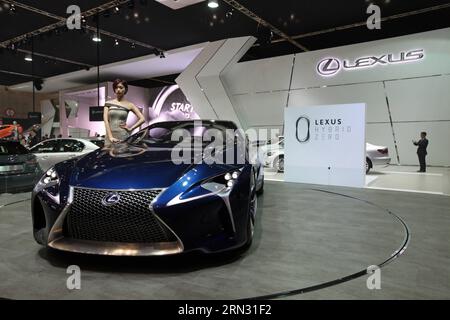 (150402) -- ILSAN, April 2, 2015 -- A South Korean model poses beside a Lexus Hybrid Zero during a media preview at the Seoul Motor Show in Ilsan, Gyeonggi Province of South Korea, April 2, 2015. Seoul Motor Show will officially kick off Friday at the Korea International Exhibition Center in Ilsan. ) SOUTH KOREA-ILSAN-MOTOR SHOW SeongbinxKang PUBLICATIONxNOTxINxCHN   Ilsan April 2 2015 a South Korean Model Poses Beside a Lexus Hybrid Zero during a Media Preview AT The Seoul Engine Show in Ilsan Gyeonggi Province of South Korea April 2 2015 Seoul Engine Show will officially Kick off Friday AT T Stock Photo