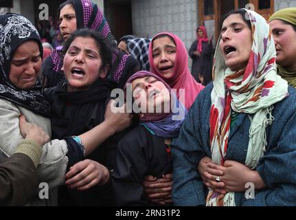 Family members of Indian policeman Mohammad Shafi weep during Shafi s funeral in village Chenabal, about 27 km north of Srinagar, summer capital of Indian-controlled Kashmir, April 2, 2015. Shafi and an Indian military trooper were killed while another trooper and a civilian were wounded Thursday in a fierce gunfight with militants in restive Indian-controlled Kashmir, police said.) (lyi) KASHMIR-SRINAGAR-POLICEMAN-FUNERAL JavedxDar PUBLICATIONxNOTxINxCHN   Family Members of Indian Policeman Mohammad Shafi weep during Shafi S Funeral in Village  About 27 km North of Srinagar Summer Capital of Stock Photo
