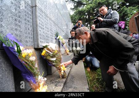 Survivor of Nanjing Massacre Chang Zhiqiang and his relatives burn ...