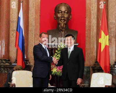 (150406) -- HANOI, April 6, 2015 -- Vietnamese President Truong Tan Sang (R) meets with Russian Prime Minister Dmitry Medvedev in Hanoi, Vietnam, April 6, 2015. Dmitry Medvedev is on an official visit to Vietnam from April 5 to April 7. ) (lrz) VIETNAM-HANOI-RUSSIA-PM-VISIT VNA PUBLICATIONxNOTxINxCHN   Hanoi April 6 2015 Vietnamese President Truong TAN Sang r Meets With Russian Prime Ministers Dmitry Medvedev in Hanoi Vietnam April 6 2015 Dmitry Medvedev IS ON to Official Visit to Vietnam from April 5 to April 7  Vietnam Hanoi Russia PM Visit VNA PUBLICATIONxNOTxINxCHN Stock Photo