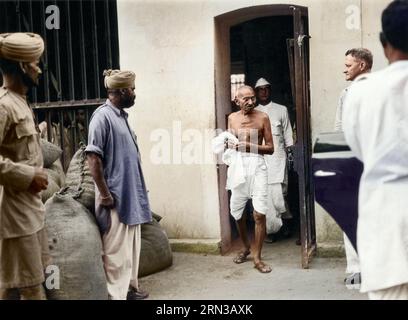 Mahatma Gandhi leaves Presidency Jail in Calcutta. Mahatma Gandhi leaves the Presidency Jail in Calcutta after interviewing political prisoners. Gandh Stock Photo