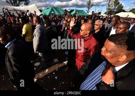 DURBAN, April 18, 2015 -- South Africa s President Jacob Zuma (2nd R, front) visits a camp for displaced foreigners in Chatsworth of Durban, South Africa, on April 18, 2015. President Jacob Zuma said here on Saturday that his country is not driving foreigners away after days of violence against foreigners in parts of the country. DOC/)(bxq) SOUTH AFRICA-DURBAN-PRESIDENT-ANTI-XENOPHOBIA ElmondxJiyane PUBLICATIONxNOTxINxCHN   Durban April 18 2015 South Africa S President Jacob Zuma 2nd r Front visits a Camp for Displaced foreigners in Chatsworth of Durban South Africa ON April 18 2015 President Stock Photo