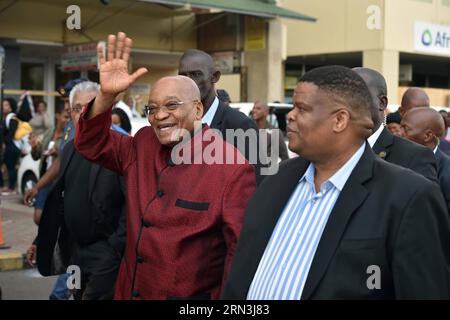 DURBAN, April 18, 2015 -- South Africa s President Jacob Zuma (2nd R, front) visits a camp for displaced foreigners in Chatsworth of Durban, South Africa, on April 18, 2015. President Jacob Zuma said here on Saturday that his country is not driving foreigners away after days of violence against foreigners in parts of the country. DOC/)(bxq) SOUTH AFRICA-DURBAN-PRESIDENT-ANTI-XENOPHOBIA ElmondxJiyane PUBLICATIONxNOTxINxCHN   Durban April 18 2015 South Africa S President Jacob Zuma 2nd r Front visits a Camp for Displaced foreigners in Chatsworth of Durban South Africa ON April 18 2015 President Stock Photo