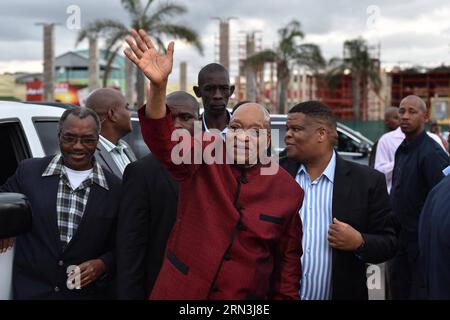 DURBAN, April 18, 2015 -- South Africa s President Jacob Zuma (front) visits a camp for displaced foreigners in Chatsworth of Durban, South Africa, on April 18, 2015. President Jacob Zuma said here on Saturday that his country is not driving foreigners away after days of violence against foreigners in parts of the country. DOC/)(bxq) SOUTH AFRICA-DURBAN-PRESIDENT-ANTI-XENOPHOBIA ElmondxJiyane PUBLICATIONxNOTxINxCHN   Durban April 18 2015 South Africa S President Jacob Zuma Front visits a Camp for Displaced foreigners in Chatsworth of Durban South Africa ON April 18 2015 President Jacob Zuma Sa Stock Photo