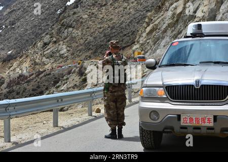 (150427) -- NYALAM, April 26, 2015 -- A soldier collects traffic information of No. 318 national road in Nyalam County, southwest China s Tibet Autonomous Region, April 26, 2015. China is mobilizing all kinds of resources from rescue teams to relief supplies to the earthquake-hit Tibet Autonomous Region and the neighboring Nepal on the other side of the world s highest mountain. ) (mt) CHINA-TIBET-NEPAL EARTHQUAKE (CN) ZhangxZhen PUBLICATIONxNOTxINxCHN   Nyalam April 26 2015 a Soldier Collect Traffic Information of No 318 National Road in Nyalam County Southwest China S Tibet Autonomous Region Stock Photo