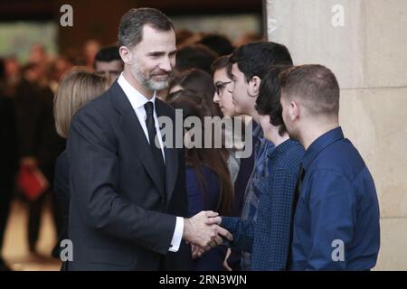 (150427) -- BARCELONA, April 27, 2015 -- Spainish King Felipe VI offers condolences to families of victims during the funeral mass held at the Sagrada Familia in Barcelona, Spain, April 27, 2015. Spain on Monday held a funeral mass in the northeastern city of Barcelona in remembrance of the 150 victims who died in the Germanwings plane crash en route from Barcelona to Dusseldorf on March 24 in the French Alps. ) SPAIN-BARCELONA-GERMANWINGS-VICTIMS-FUNERAL MASS PauxBarrena PUBLICATIONxNOTxINxCHN   Barcelona April 27 2015  King Felipe VI OFFERS condolences to families of Victims during The Funer Stock Photo