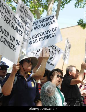 Protesters from Chinese community are seen in a demonstration against visiting Japanese Prime Minister Shinzo Abe in Stanford University, California, the United States, on April 30, 2015. Over one hundred Chinese and Korean Americans gathered outside Stanford Unviersity s Bing Concert Hall and urged visiting Japanese Prime Minister Shinzo Abe to stop distorting history when he arrived there for a speech on campus. )(azp) US-CALIFORNIA-STANDFORD-JAPAN PM-SPPECH xuxyong PUBLICATIONxNOTxINxCHN   protesters from Chinese Community are Lakes in a Demonstration against Visiting Japanese Prime Ministe Stock Photo