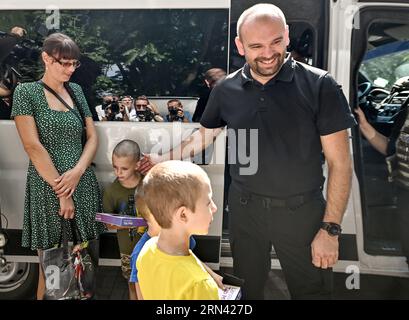 Non Exclusive: ZAPORIZHZHIA, UKRAINE - AUGUST 31, 2023 - Zaporizhzhia Regional Military Administration head Yurii Malashko meets children and their fa Stock Photo