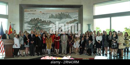 WASHINGTON D.C., May 4, 2015 -- Wu Xi, minister of the Chinese Embassy to the United States, poses for photos with members of the Richmond Ballet of Virginia in Washington D.C., capital of the U.S., May 4, 2015. The Richmond Ballet announced on Monday that it will attend the 15th Meet in Beijing Arts Festival during its China tour from May 17 to June 1. ) (zcc) U.S.-WASHINGTON D.C.-RICHMOND BALLET BaoxDandan PUBLICATIONxNOTxINxCHN   Washington D C May 4 2015 Wu Xi Ministers of The Chinese Embassy to The United States Poses for Photos With Members of The Richmond Ballet of Virginia in Washingto Stock Photo