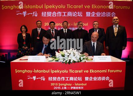 (150508) -- ISTANBUL, May 8, 2015 -- President of Shanghai Chamber of Commerce for Import and Export Wang Xinpei (L, front) and Turkey s Foreign Economic Relations Board President Omer Cihad Vardan (R, front) sign cooperation agreement at the Belt and Road Initiative Trade and Economy Forum in Istanbul, Turkey, on May 8, 2015. ) TURKEY-ISTANBUL-CHINA-TRADE AND ECONOMY FORUM HexCanling PUBLICATIONxNOTxINxCHN   150508 Istanbul May 8 2015 President of Shanghai Chamber of Commerce for Import and Export Wang  l Front and Turkey S Foreign Economic relations Board President Omer Cihad Vardan r Front Stock Photo