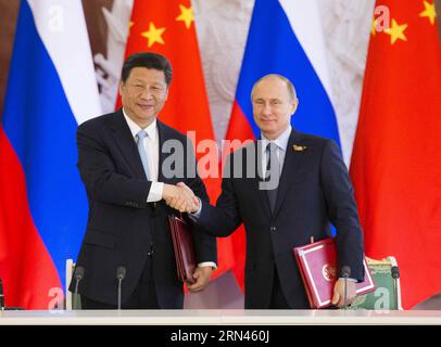 (150509) -- MOSCOW, May 8, 2015 -- Chinese President Xi Jinping (L) shakes hands with his Russian counterpart Vladimir Putin during the signing of a joint statement after their talks in Moscow, capital of Russia, May 8, 2015. ) (mt) RUSSIA-MOSCOW-XI JINPING-PUTIN-TALKS (CN) HuangxJingwen PUBLICATIONxNOTxINxCHN   Moscow May 8 2015 Chinese President Xi Jinping l Shakes Hands With His Russian Part Vladimir Putin during The Signing of a Joint Statement After their Talks in Moscow Capital of Russia May 8 2015 Mt Russia Moscow Xi Jinping Putin Talks CN HuangxJingwen PUBLICATIONxNOTxINxCHN Stock Photo