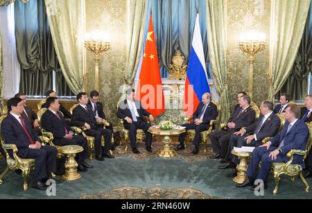 (150509) -- MOSCOW, May 8, 2015 -- Chinese President Xi Jinping (C, left) and his Russian counterpart Vladimir Putin (C, right) hold talks in Moscow, capital of Russia, May 8, 2015. ) (mt) RUSSIA-MOSCOW-XI JINPING-PUTIN-TALKS (CN) HuangxJingwen PUBLICATIONxNOTxINxCHN   Moscow May 8 2015 Chinese President Xi Jinping C left and His Russian Part Vladimir Putin C Right Hold Talks in Moscow Capital of Russia May 8 2015 Mt Russia Moscow Xi Jinping Putin Talks CN HuangxJingwen PUBLICATIONxNOTxINxCHN Stock Photo