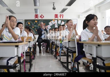 (150512) -- BEIJING, May 12, 2015 -- Tim Cook(C), CEO of Apple Inc., attends an oral English lesson at the Primary School attached to Communication University of China in Beijing, capital of China, May 12, 2015. Tim Cook visited the Primary School attached to Communication University of China on Tuesday. ) (yxb) CHINA-BEIJING-APPLE CEO-PRIMARY SCHOOL-VISIT(CN) LixMing PUBLICATIONxNOTxINxCHN   150512 Beijing May 12 2015 Tim Cook C CEO of Apple INC Attends to oral English Lesson AT The Primary School Attached to Communication University of China in Beijing Capital of China May 12 2015 Tim Cook v Stock Photo