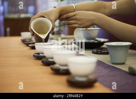 (150515) -- KUNMING, May 15, 2015 -- A staff member demonstrates tea art during the 10th China Yunnan Pu er Tea Expo in Kunming, capital of southwest China s Yunnan Province, May 15, 2015. The four-day tea expo, kicked off in Kunming on Friday, attracting over 400 tea companies. ) (yxb) CHINA-KUNMING-PU ER TEA EXPO (CN) LyuxShuai PUBLICATIONxNOTxINxCHN   Kunming May 15 2015 a Staff member demonstrates Tea Art during The 10th China Yunnan Pu he Tea EXPO in Kunming Capital of Southwest China S Yunnan Province May 15 2015 The Four Day Tea EXPO kicked off in Kunming ON Friday Attracting Over 400 T Stock Photo