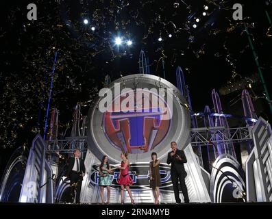 (150525) -- TOKYO, May 25, 2015 -- American actor George Clooney, Japanese actress Mirai Shida, American actress Britt Robertson, British actress Raffey Cassidy, and film director Brad Bird (R-L) attend the premiere of the movie Tomorrowland in Japan in Tokyo May 25, 2015. Tomorrowland will be shown to the public from June 6 in Japan.) JAPAN-TOKYO-ENTERTAINMENT-MOVIE-TOMORROWLAND Stringer PUBLICATIONxNOTxINxCHN   150525 Tokyo May 25 2015 American Actor George Clooney Japanese actress Mirai Shida American actress Britt Robertson British actress Raffey Cassidy and Film Director Brad Bird r l att Stock Photo