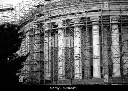 WASHINGTON DC, United States — A black and white photograph of the Jefferson Memorial. The Jefferson Memorial stands as an iconic tribute to the third U.S. President, Thomas Jefferson. Overlooking the Tidal Basin, this neoclassical monument is a testament to Jefferson's contributions to the founding principles of the nation. Stock Photo