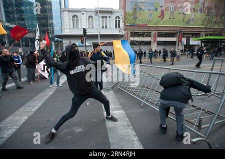 (150528) -- SANTIAGO, May 28, 2015 -- Students clash with riot police during a demonstration demanding the government to improve the quality of the public education in Santiago, capital of Chile, on May 28, 2015. Jorge Villegas) (jg) (sss) CHILE-SANTIAGO-SOCIETY-MARCH e JORGExVILLEGAS PUBLICATIONxNOTxINxCHN   150528 Santiago May 28 2015 Students Clash With Riot Police during a Demonstration demanding The Government to Improve The Quality of The Public Education in Santiago Capital of Chile ON May 28 2015 Jorge Villegas JG SSS Chile Santiago Society March e JORGExVILLEGAS PUBLICATIONxNOTxINxCHN Stock Photo