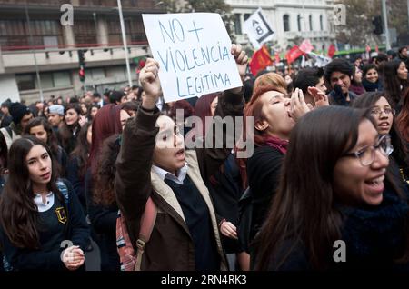 (150528) -- SANTIAGO, May 28, 2015 -- Students participate in a demonstration demanding the government to improve the quality of the public education in Santiago, capital of Chile, on May 28, 2015. Jorge Villegas) (jg) (sss) CHILE-SANTIAGO-SOCIETY-MARCH e JORGExVILLEGAS PUBLICATIONxNOTxINxCHN   150528 Santiago May 28 2015 Students participate in a Demonstration demanding The Government to Improve The Quality of The Public Education in Santiago Capital of Chile ON May 28 2015 Jorge Villegas JG SSS Chile Santiago Society March e JORGExVILLEGAS PUBLICATIONxNOTxINxCHN Stock Photo