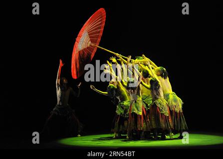 (150613) -- BEIJING, June 12, 2015 -- Actors of the Beijing Modern Dance Company (BMDC) perform in a theatre in Beijing, capital of China, June 12, 2015. The BMDC gave a performance here on Friday marking the 20th anniversary of its founding. ) (zwx) CHINA-BEIJING-BMDC-PERFORMANCE (CN) LixYan PUBLICATIONxNOTxINxCHN   Beijing June 12 2015 Actors of The Beijing Modern Dance Company  perform in a Theatre in Beijing Capital of China June 12 2015 The  Gave a Performance Here ON Friday marking The 20th Anniversary of its Founding zwx China Beijing  Performance CN LixYan PUBLICATIONxNOTxINxCHN Stock Photo