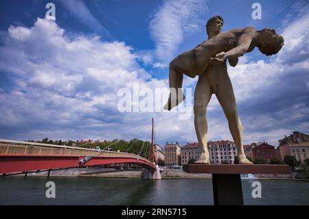Statue THE WEIGHT OF ONESELF on the banks of the Saone, footbridge at the Palace of Justice, Palais de Justice, Old Town, Lyon, Departement Rhone Stock Photo