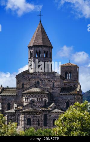 Eglise de Saint-Nectaire Priory Church, Saint-Nectaire, Puy-de-Dome departement, Auvergne-Rhone-Alpes region, France Stock Photo