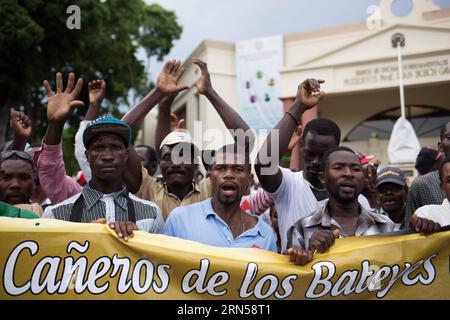 AKTUELLES ZEITGESCHEHEN Dominikanische Republik - Protest gegen Einwanderungsgesetz SANTIAGO, June 17, 2015 -- People take part in a protest against the National Plan of Regularization of Foreigners, in Santiago, Dominican Republic, on June 17, 2015. Some 200,000 undocumented Haitians have the risk of being expelled from the Dominican Republic in the next few hours. Authorities were prepared to resume deporting non-citizens without legal residency in the Dominican Republic after largely putting the practice on hold for a year, the head of the country s immigration agency said Tuesday. For deca Stock Photo