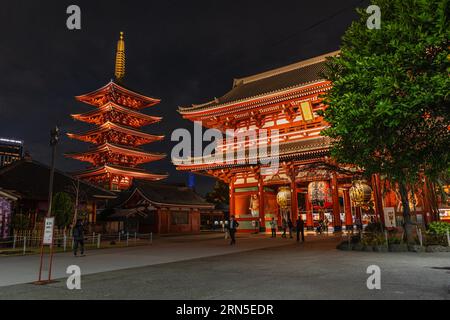 Hozomon Gate and Pagoda of Senso-ji, Buddhist Temple, Night Shot, Asakusa, Taito City, Tokyo Stock Photo