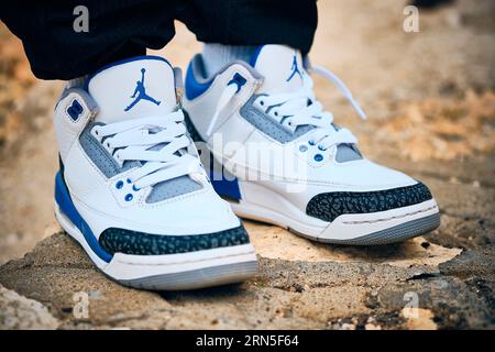 air jordan 3 racer blue on feet