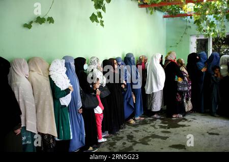 (150625) -- KABUL, June 25, 2015 -- Afghan women wait to receive food donated by Muslim Hands International organization for poor people during the holy month of Ramadan in Kabul, Afghanistan, June 25, 2015. ) AFGHANISTAN-KABUL-RAMADAN-FOOD-DISTRIBUTION AhmadxMassoud PUBLICATIONxNOTxINxCHN   150625 Kabul June 25 2015 Afghan Women Wait to receive Food Donated by Muslim Hands International Organization for Poor Celebrities during The Holy Month of Ramadan in Kabul Afghanistan June 25 2015 Afghanistan Kabul Ramadan Food Distribution AhmadxMassoud PUBLICATIONxNOTxINxCHN Stock Photo