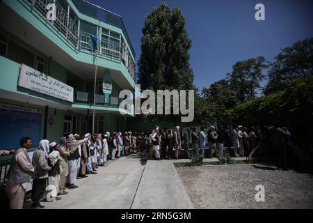 (150625) -- KABUL, June 25, 2015 -- Afghan men queue to receive food donated by Muslim Hands International organization for poor people during the holy month of Ramadan in Kabul, Afghanistan, June 25, 2015.) AFGHANISTAN-KABUL-RAMADAN-FOOD-DISTRIBUTION AhmadxMassoud PUBLICATIONxNOTxINxCHN   150625 Kabul June 25 2015 Afghan Men Queue to receive Food Donated by Muslim Hands International Organization for Poor Celebrities during The Holy Month of Ramadan in Kabul Afghanistan June 25 2015 Afghanistan Kabul Ramadan Food Distribution AhmadxMassoud PUBLICATIONxNOTxINxCHN Stock Photo