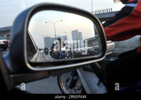 (150701) -- KUALA LUMPUR,  -- Photo taken on 235960 GMT on June 30, 2015 shows the traffic jam in Kuala Lumpur, Malaysia. Timekeepers on Tuesday tacked a second to the clock to compensate for a slightly slower Earth rotation. The leap second means the clock will move from 23:59:59 to 23:59:60 before it hits midnight of universal time. ) MALAYSIA-TIME-LEAP SECOND ChongxVoonxChung PUBLICATIONxNOTxINxCHN   150701 Kuala Lumpur Photo Taken ON 235960 GMT ON June 30 2015 Shows The Traffic Jam in Kuala Lumpur Malaysia timekeepers ON Tuesday tacked a Second to The Clock to compensate for a slightly slo Stock Photo