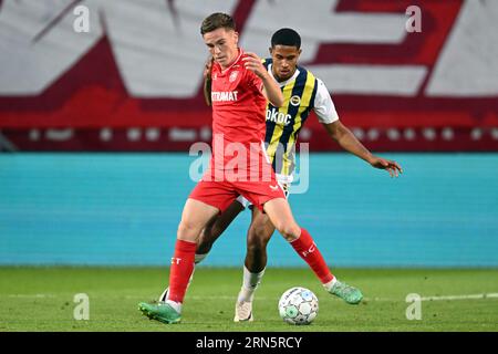 ENSCHEDE - (lr) Daan Rots of FC Twente, Jayden Oosterwolde of Fenerbahce SK during the UEFA Conference League play-offs match between FC Twente and Fenerbahce SK at Stadion De Grolsch Veste on August 31, 2023 in Enschede, Netherlands. AP | Dutch Height | GERRIT OF COLOGNE Stock Photo