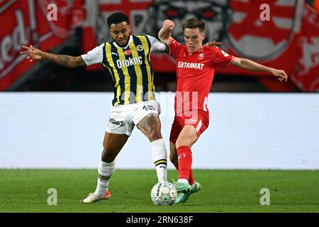 ENSCHEDE - (lr) Joshua King of Fenerbahce SK, Daan Rots of FC Twente during the UEFA Conference League play-offs match between FC Twente and Fenerbahce SK at Stadion De Grolsch Veste on August 31, 2023 in Enschede, Netherlands. AP | Dutch Height | GERRIT OF COLOGNE Stock Photo