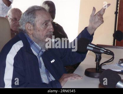 Image taken on July 9, 2015 shows Cuban former leader Fidel Castro delivering a speech during a meeting with officers and civil servants of the Interior Ministry and the Cuban Revolutionary Armed Forces involved in the production of food, in Havana, Cuba. Former Cuban leader Fidel Castro has handed awards to a group of workers for their outstanding work in food production, the official Granma daily reported Saturday. Estudios Revolucion/Prensa Latina) (jg) BEST QUALITY AVAILABLE CUBA-HAVANA-POLITICS-FIDEL CASTRO e PRENSAxLATINA PUBLICATIONxNOTxINxCHN   Image Taken ON July 9 2015 Shows Cuban Fo Stock Photo