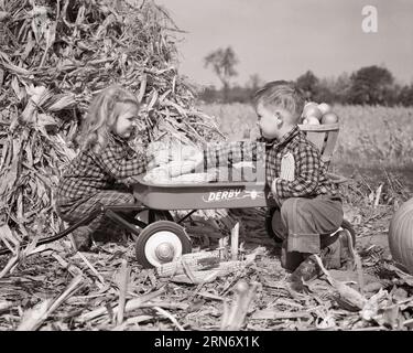 Halloween kids 1950's hi-res stock photography and images - Alamy