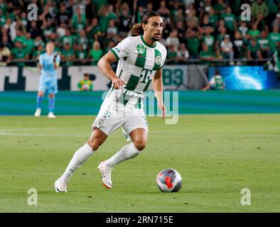 Budapest, Hungary. 31st August, 2023. Cebrails Makreckis of Ferencvarosi TC controls the ball during the UEFA Europa Conference League Play Off Round Second Leg match between Ferencvarosi TC and FK Zalgiris Vilnius at Groupama Arena on August 31, 2023 in Budapest, Hungary. Credit: Laszlo Szirtesi/Alamy Live News Stock Photo