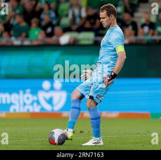 Budapest, Hungary. 31st August, 2023. Denes Dibusz of Ferencvarosi TC passes the ball during the UEFA Europa Conference League Play Off Round Second Leg match between Ferencvarosi TC and FK Zalgiris Vilnius at Groupama Arena on August 31, 2023 in Budapest, Hungary. Credit: Laszlo Szirtesi/Alamy Live News Stock Photo