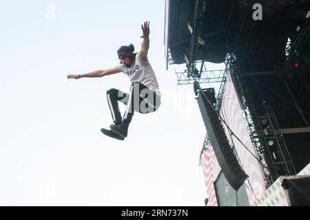 Sergio Pizzorno, UK guitarist of rock band Kasabian, jumps on the main stage of the Sziget (Hungarian for Island ) Festival on the Obuda Island in Budapest, Hungary on Aug. 14, 2015. ) HUNGARY-BUDAPEST-SZIGET FESTIVAL AttilaxVolgyi PUBLICATIONxNOTxINxCHN   Sergio Pizzorno UK guitarist of Rock Tie Kasabian Jumps ON The Main Stage of The Sziget Hungarian for Iceland Festival ON The Obuda Iceland in Budapest Hungary ON Aug 14 2015 Hungary Budapest Sziget Festival ATTILAxVOLGYI PUBLICATIONxNOTxINxCHN Stock Photo