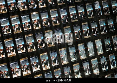 (150904) -- BERLIN, Sept. 4, 2015 -- Visitors view a display of Samsung Galaxy S6 Edge smartphones at Samsung s stand of the 55th IFA consumer electronics fair in Berlin, Germany, on Sept. 4, 2015. As the 55th IFA consumer electronics fair, Europe s largest consumer electronics and home appliances fair kicked off on Friday in Berlin, China Brand Show also held its first opening ceremony at IFA. ) GERMANY-BERLIN-IFA CONSUMER ELECTRONICS FAIR ZhangxFan PUBLICATIONxNOTxINxCHN   150904 Berlin Sept 4 2015 Visitors View a Display of Samsung Galaxy S6 Edge Smartphones AT Samsung S stand of The 55th I Stock Photo