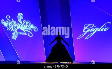 (150923) -- CHONGQING, Sept. 22, 2015 -- A model displays a creation by an Italian designer at the opening show of Chongqing International Fashion Week in southwest China s Chongqing Municipality, Sept. 22, 2015. Twenty-eight designers from 8 countries and 23 brands will show their collections in the 6-day event. ) (zhs) CHINA-CHONGQING-FASHION (CN) ChenxJianli PUBLICATIONxNOTxINxCHN   Chongqing Sept 22 2015 a Model Displays a Creation by to Italian Designers AT The Opening Show of Chongqing International Fashion Week in Southwest China S Chongqing Municipality Sept 22 2015 Twenty Eight Design Stock Photo