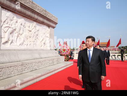 (150930) -- BEIJING , Sept. 30, 2015 -- Chinese President Xi Jinping (front) and other senior leaders visit the Monument to the People s Heroes at the Tian anmen Square in Beijing, capital of China, Sept. 30, 2015. Chinese President Xi Jinping, Premier Li Keqiang and senior leaders Zhang Dejiang, Liu Yunshan, Wang Qishan and Zhang Gaoli attended a ceremony at Tian anmen Square to honor deceased national heroes on the Martyrs Day on Wednesday. ) (dhf) CHINA-BEIJING-LEADERS-MARTYRS DAY-CEREMONY (CN) HuangxJingwen PUBLICATIONxNOTxINxCHN   Beijing Sept 30 2015 Chinese President Xi Jinping Front an Stock Photo