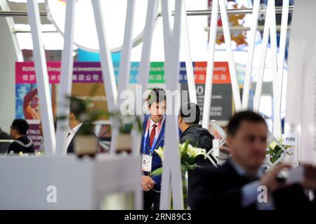 (151013) -- HARBIN, Oct. 13, 2015 -- An exhibitor talks with an enterprise representative at the booth of Russian republic of Tatarstan during the second China-Russia Exposition in Harbin, northeast China s Heilongjiang Province, Oct. 13, 2015. Nearly 10,000 businessmen from 103 countries and regions attended the expo. The event will last till Oct. 16, 2015. ) (zhs) CHINA-HARBIN-RUSSIA-EXPO (CN) WangxSong PUBLICATIONxNOTxINxCHN   Harbin OCT 13 2015 to exhibitor Talks With to Enterprise Representative AT The Booth of Russian Republic of Tatarstan during The Second China Russia Exposure in Harbi Stock Photo