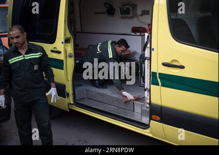 (151101) -- CAIRO, Nov. 1, 2015 -- Egyptian ambulance workers prepare on an ambulance lining up with some 50 others outside the Zenhoum Morgue of Cairo where bodies of plane crash victims are stored, Cairo, Egypt, on Nov. 1, 2015. A total of 162 bodies of victims in the crash of Russian passenger airplane are to be airlifted later Sunday back to Russia, according to Egypt s state news agency MENA. ) EGYPT-CAIRO-RUSSIA-PLANE CRASH-MORGUE-BODIES-TRANSFERING PanxChaoyue PUBLICATIONxNOTxINxCHN Flugzeugabsturz in Ägypten: Überführung der Opfer   Cairo Nov 1 2015 Egyptian Ambulance Workers prepare O Stock Photo