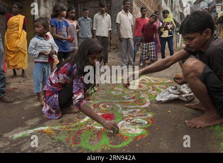 (151117) -- BARAKAR, Nov. 17, 2015 -- Indian Hindu devotees make Rangoli on the road during the Chhath festival at Barakar, some 230km away from Kolkata, capital of eastern Indian state West Bengal, Nov. 17, 2015. Chhath festival is an ancient Hindu festival during which homage is paid to the sun and water Gods eight days after Diwali, for the longevity and prosperity of family members. ) INDIA-BARAKAR-CHHATH FESTIVAL TumpaxMondal PUBLICATIONxNOTxINxCHN   Nov 17 2015 Indian Hindu devotees Make Rangoli ON The Road during The Chhath Festival AT  Some adult birds 230km Away from Kolkata Capital o Stock Photo