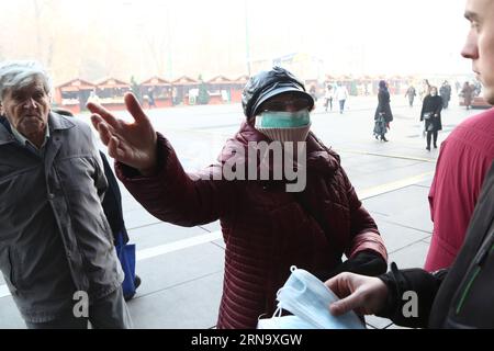 (151224) -- SARAJEVO, Dec. 24, 2015 -- A woman thanks the volunteer for the free mask, in Sarajevo, Bosnia-Herzegovina, Dec. 23, 2015. Sarajevo Canton government announces all elementary and secondary schools will be closed on Dec. 24. ) (zjy) BOSNIA AND HERZEGOVINA-SARAJEVO-AIR POLLUTION HarisxMemija PUBLICATIONxNOTxINxCHN   Sarajevo DEC 24 2015 a Woman Thanks The Volunteer for The Free Mask in Sarajevo Bosnia Herzegovina DEC 23 2015 Sarajevo Canton Government announces All Elementary and Secondary Schools will Be Closed ON DEC 24 zjy Bosnia and Herzegovina Sarajevo Air Pollution HarisxMemija Stock Photo